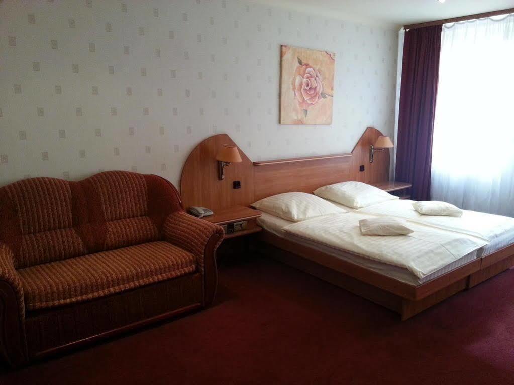 Hotel Texicana Sulechów Exterior foto